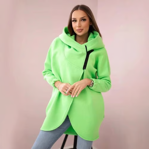 Kapuzen-Sweatshirt für Damen in Übergrößen. Modisches Design mit halbem Reißverschluss